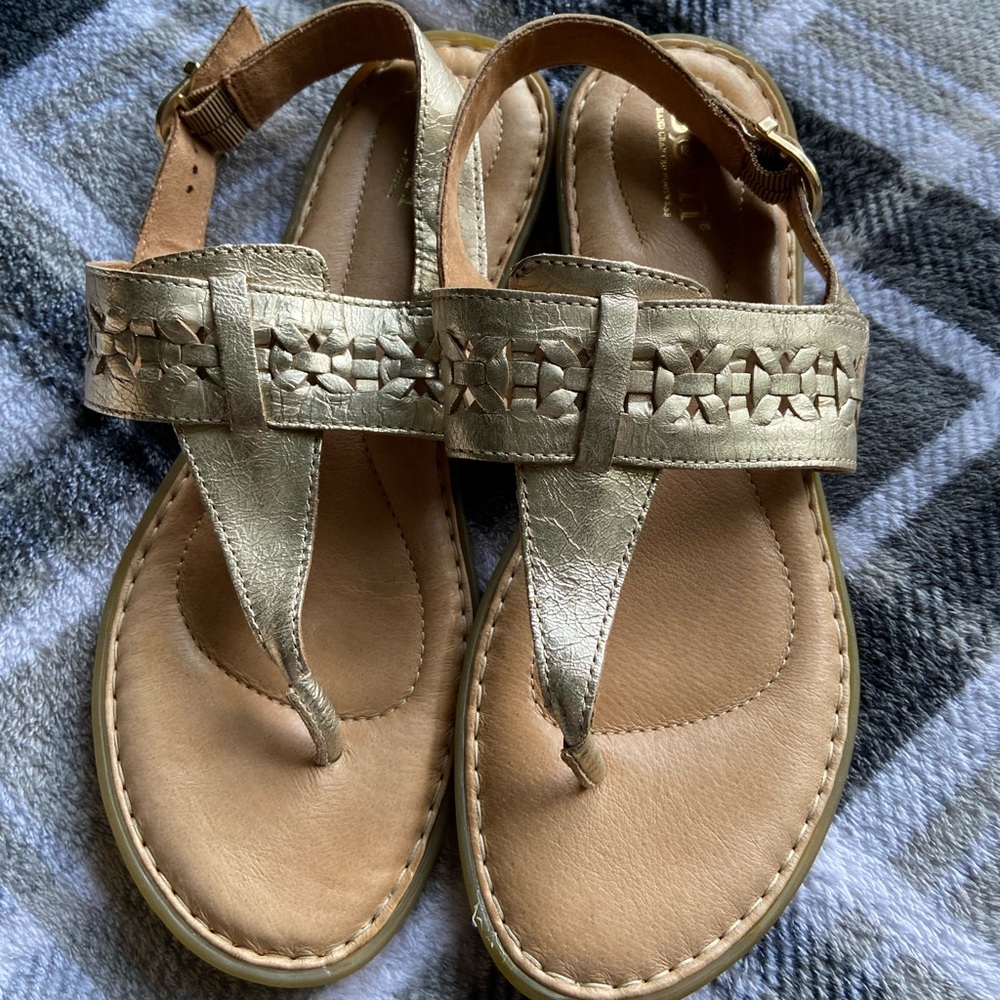 BORN gold sandal size 8